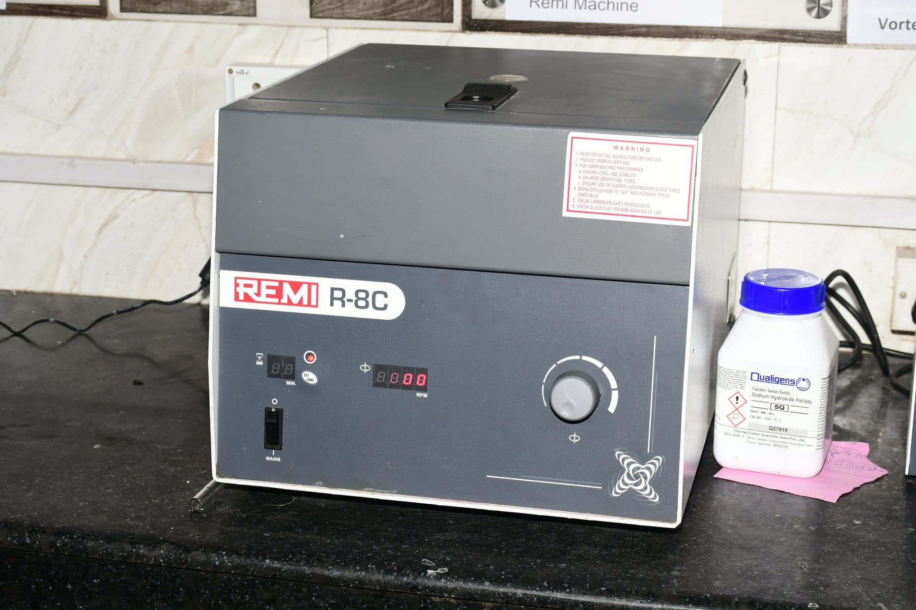 Loading butyrometers into the centrifuge