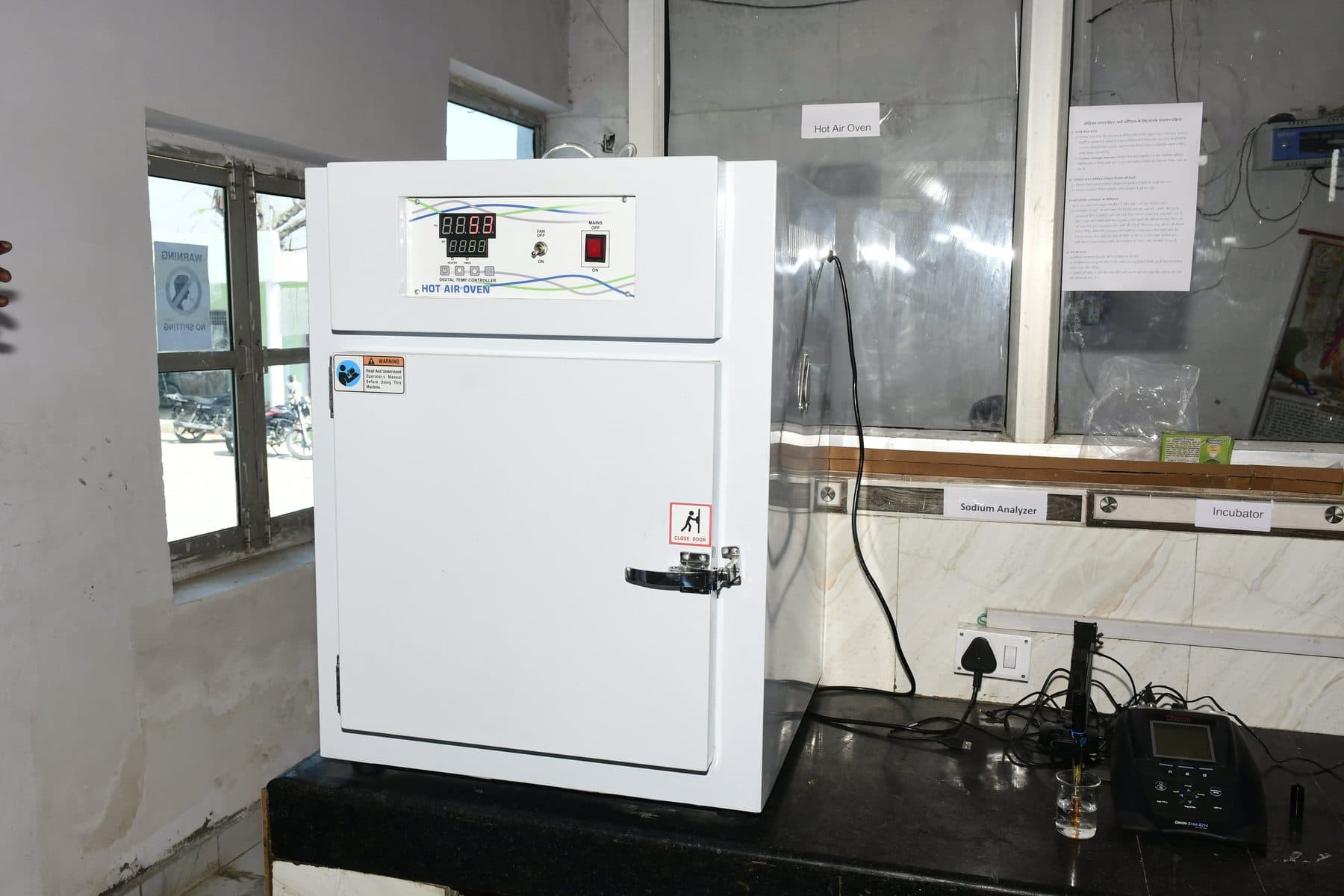 Hot air oven